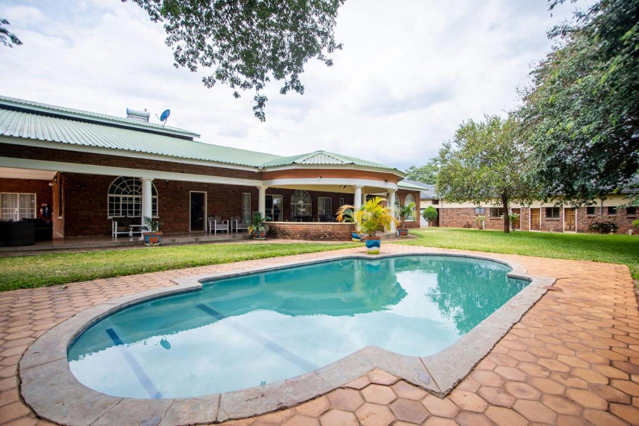 The Victoria Falls Deluxe Suites ภายนอก รูปภาพ
